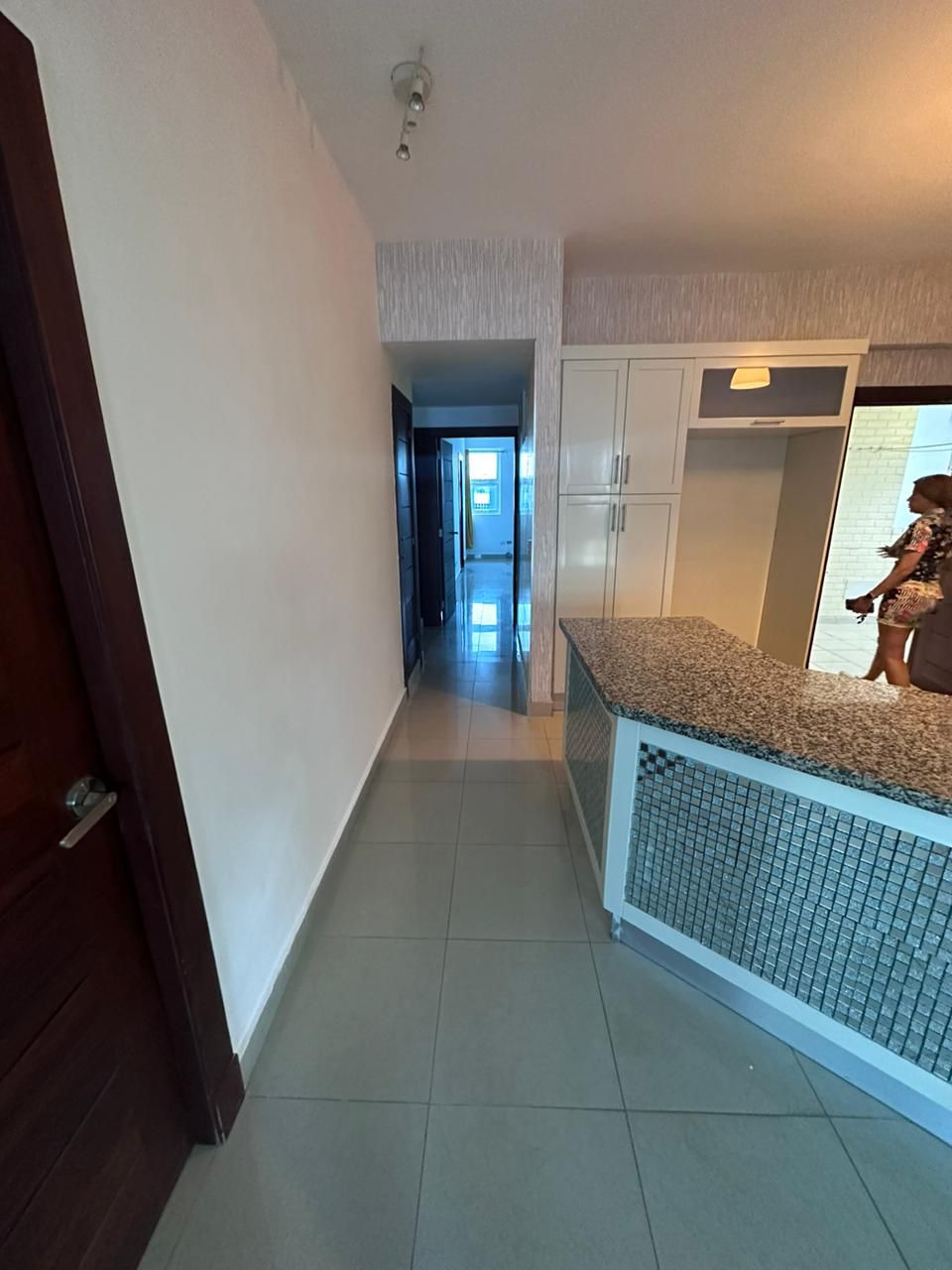 Alquilo apartamento completamente vacio.  Foto 7170759-3.jpg