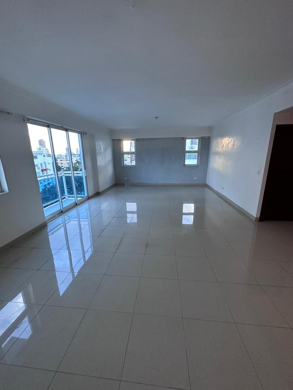 Alquilo apartamento completamente vacio.  Foto 7170759-4.jpg