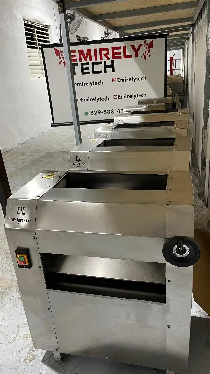 Maquina amasadora industrial rodillos laminadora de masa pan Foto 7171473-b2.jpg