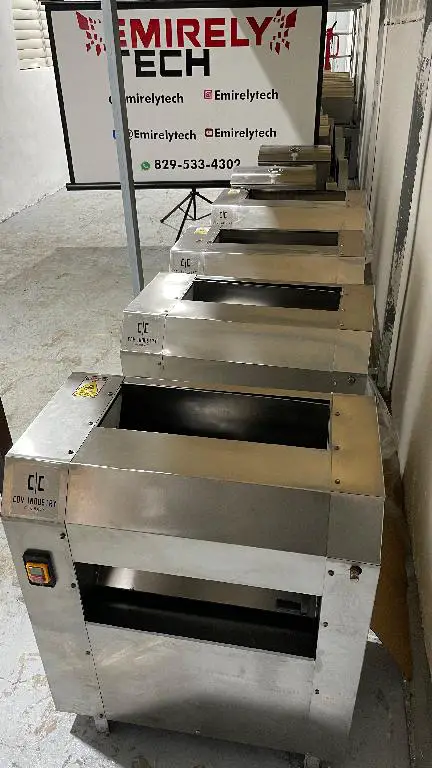 Maquina amasadora industrial rodillos laminadora de masa pan Foto 7171473-b3.jpg