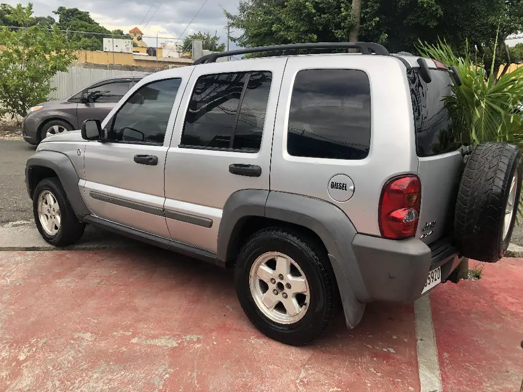 Jeep liberty Diésel 2005 Nuevo Foto 7172041-4.jpg