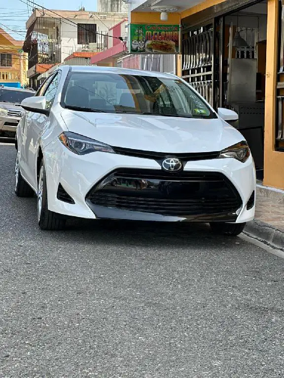 Se Vende en OFERTA! Toyota Corolla LE 2019  Clean Recién Im Foto 7173457-2.jpg