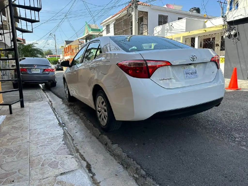 Se Vende en OFERTA! Toyota Corolla LE 2019  Clean Recién Im Foto 7173457-4.jpg