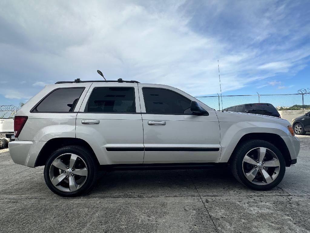 2009 Jeep grand cherokee laredo 3.7L 4x4 Foto 7173746-4.jpg