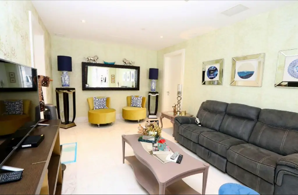 Lujoso Apartamento en la Av. Anacaona Linea Blanca Incluida Foto 7174503-z1.jpg