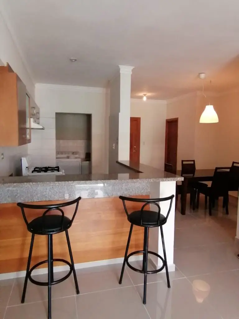 Vendo APTO CON VISTA AL MAR EN GAZCUE 2 Habs.  Balcón 5to Foto 7176288-2.jpg
