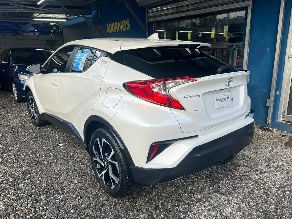 Toyota C-HR 2018 XLE Foto 7178598-2.jpg