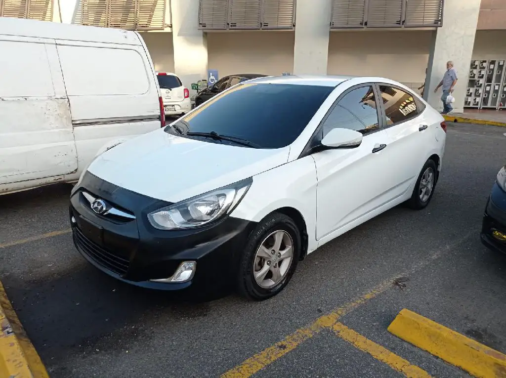 HYUNDAI ACCENT 2014 Foto 7178704-4.jpg