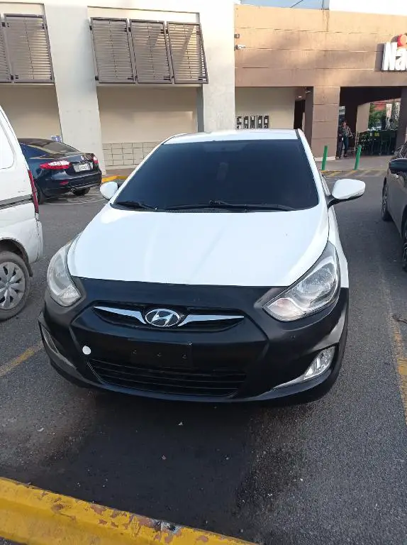 HYUNDAI ACCENT 2014 Foto 7178704-5.jpg