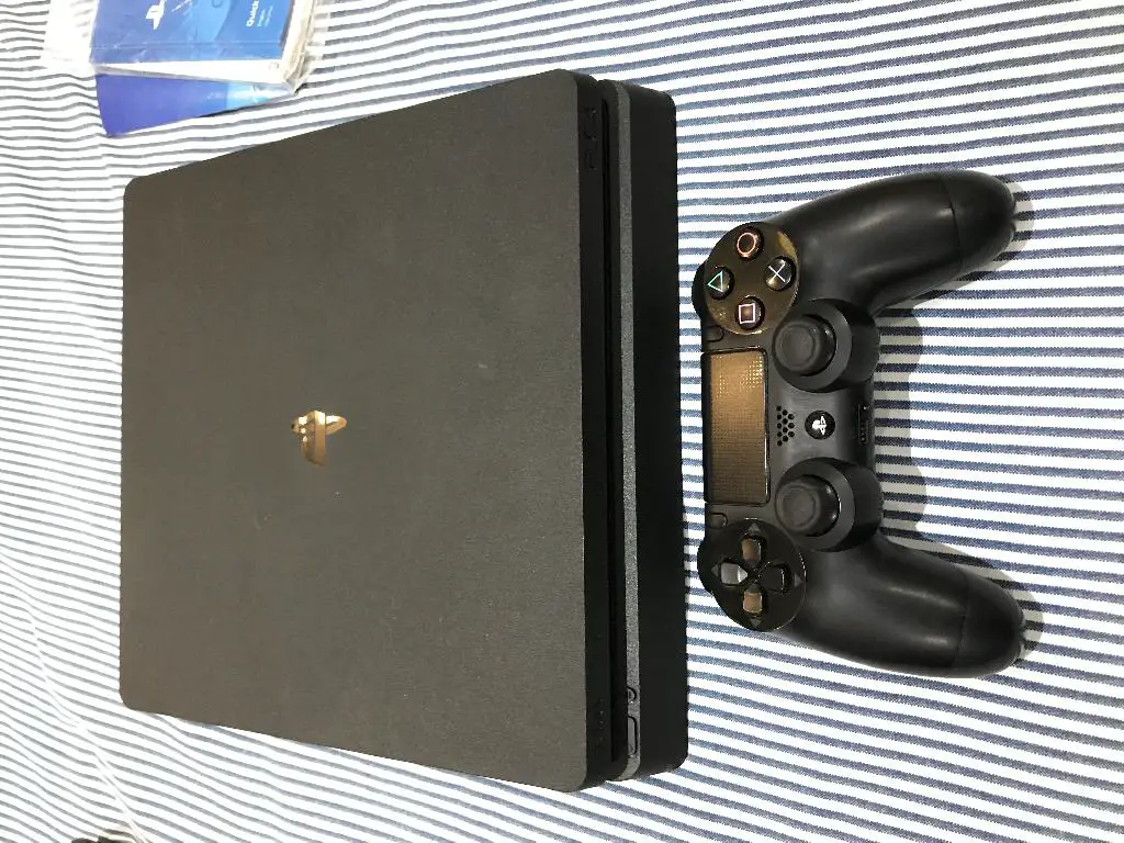 PlayStation 4 Slim Foto 7179833-2.jpg