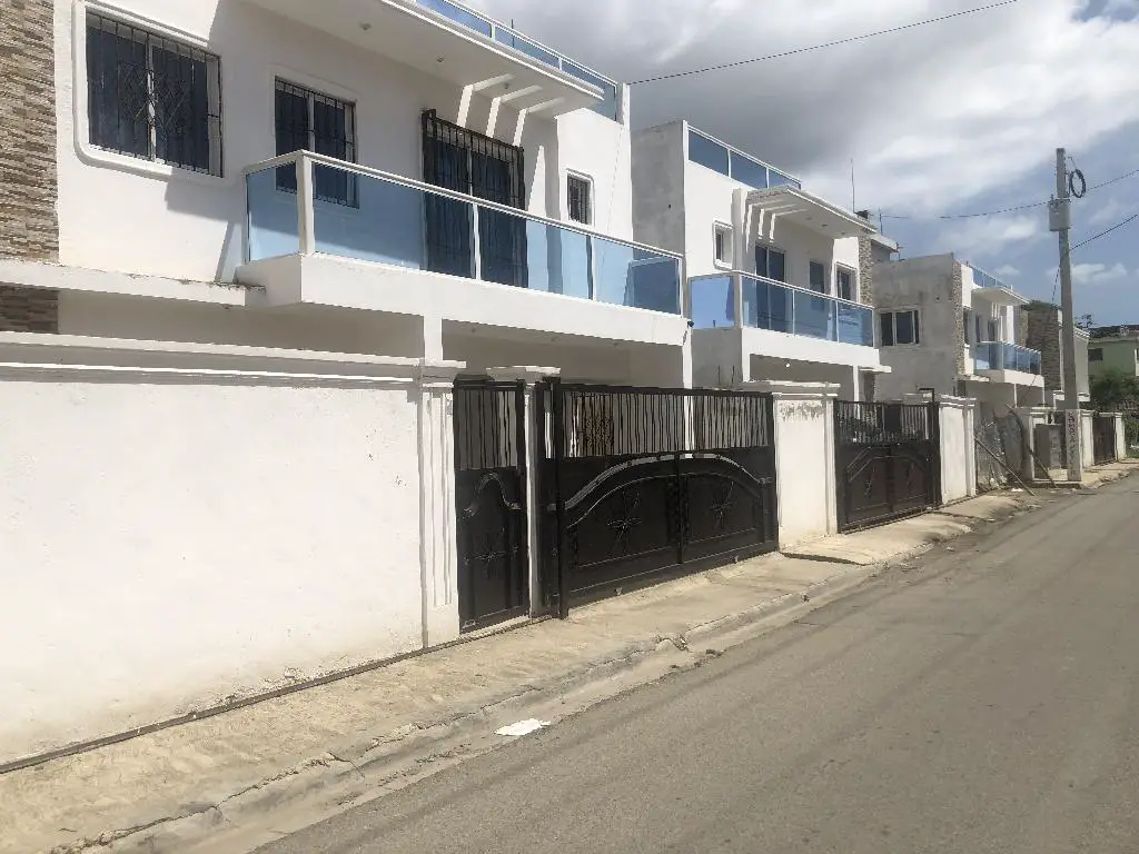 SE VENDEN DOS CASAS CASI LISTAS EN PROYECTO DE 12 AUTOPISTA Foto 7180853-6.jpg