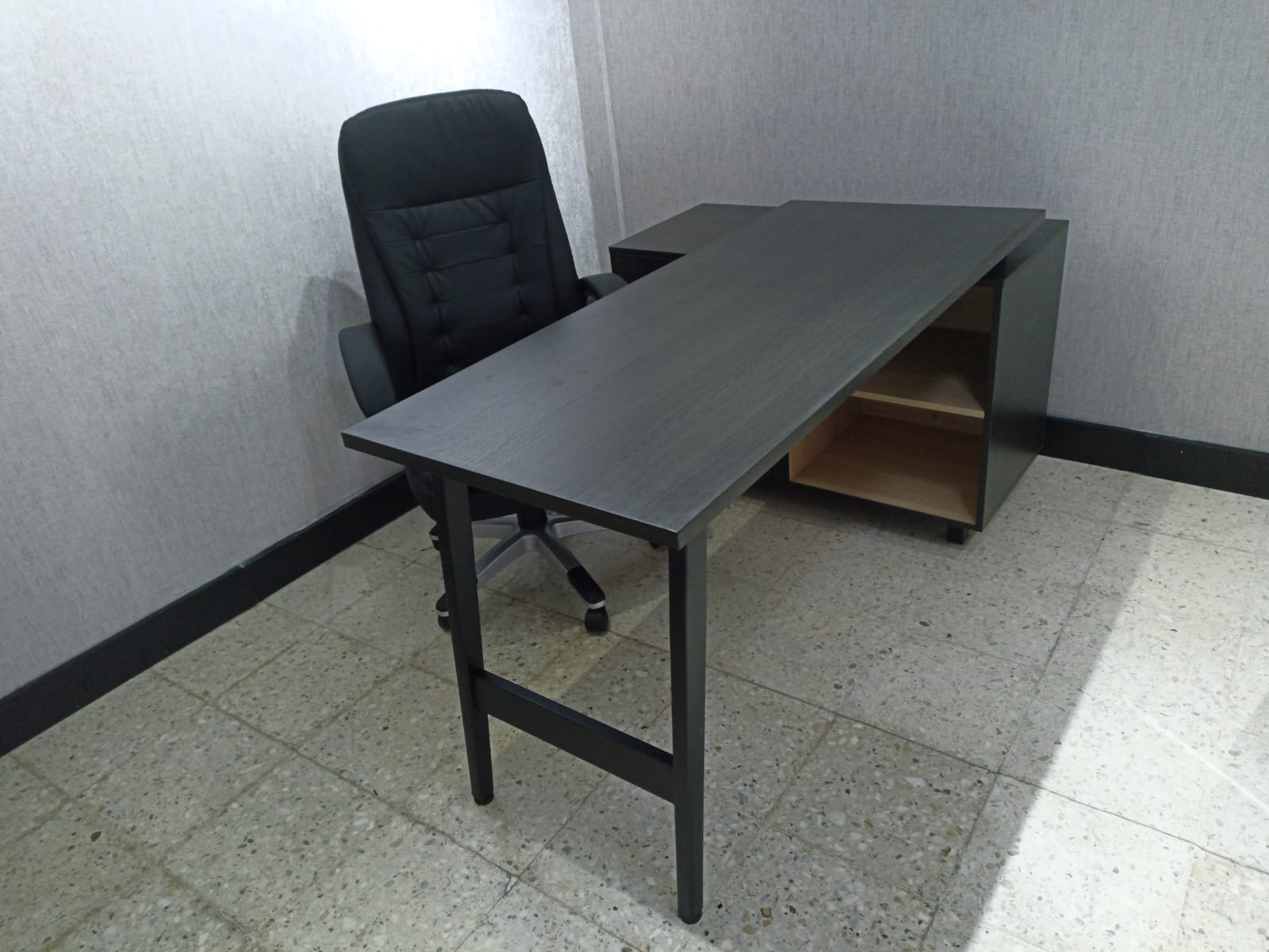 Escritorio de Madera en L Foto 7181124-1.jpg
