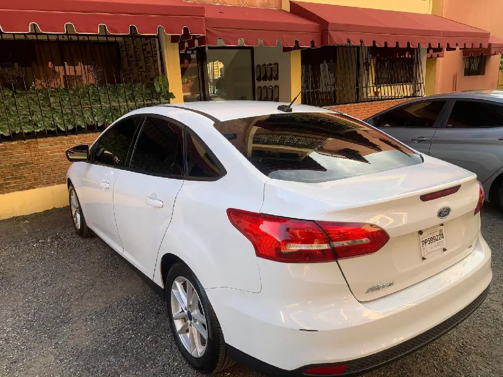 Vendo Ford Focus 2017 Foto 7183714-2.jpg