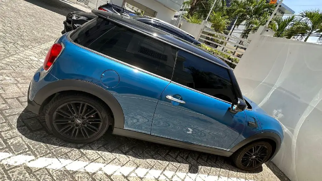 Vendo mini cupee año 2022 nuevo comprado o en la casa  Foto 7185072-3.jpg