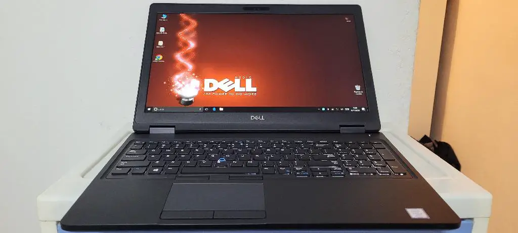 Dell 5590 Touch 17 Pulg Core i7 8va Ram 16gb Disco 512gb  Foto 7185105-1.jpg