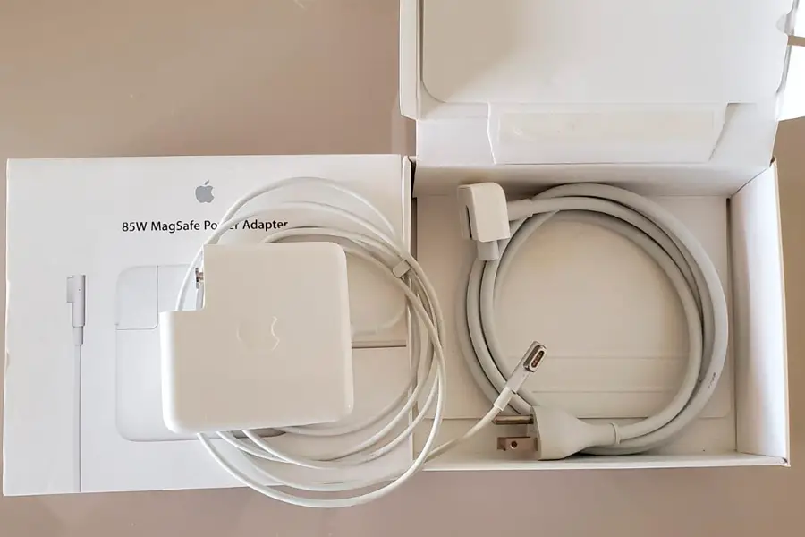 Cargador Apple Macbook 85W Como Nuevo Foto 7188401-n2.jpg