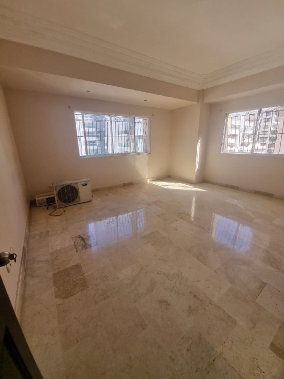 APARTAMENTO EN VENTA EN BELLA VISTA 7MO. NIVEL 215 METROS. Foto 7193289-3.jpg