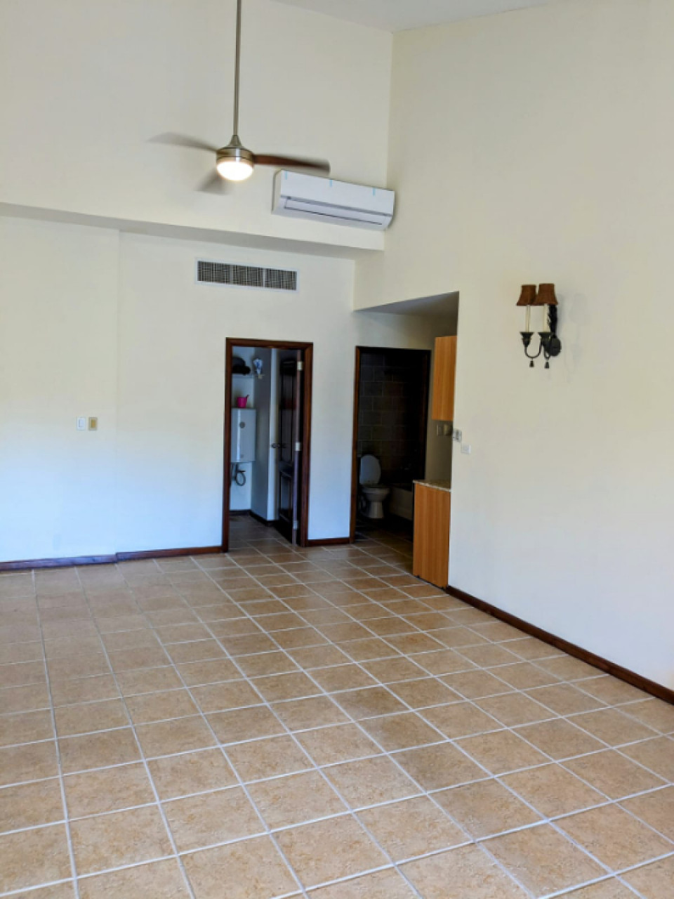 APARTAMENTO DE 178 MTS EN VENTA EN GUAVABERRY 3 HAB 2 BAÑO Foto 7193306-2.jpg