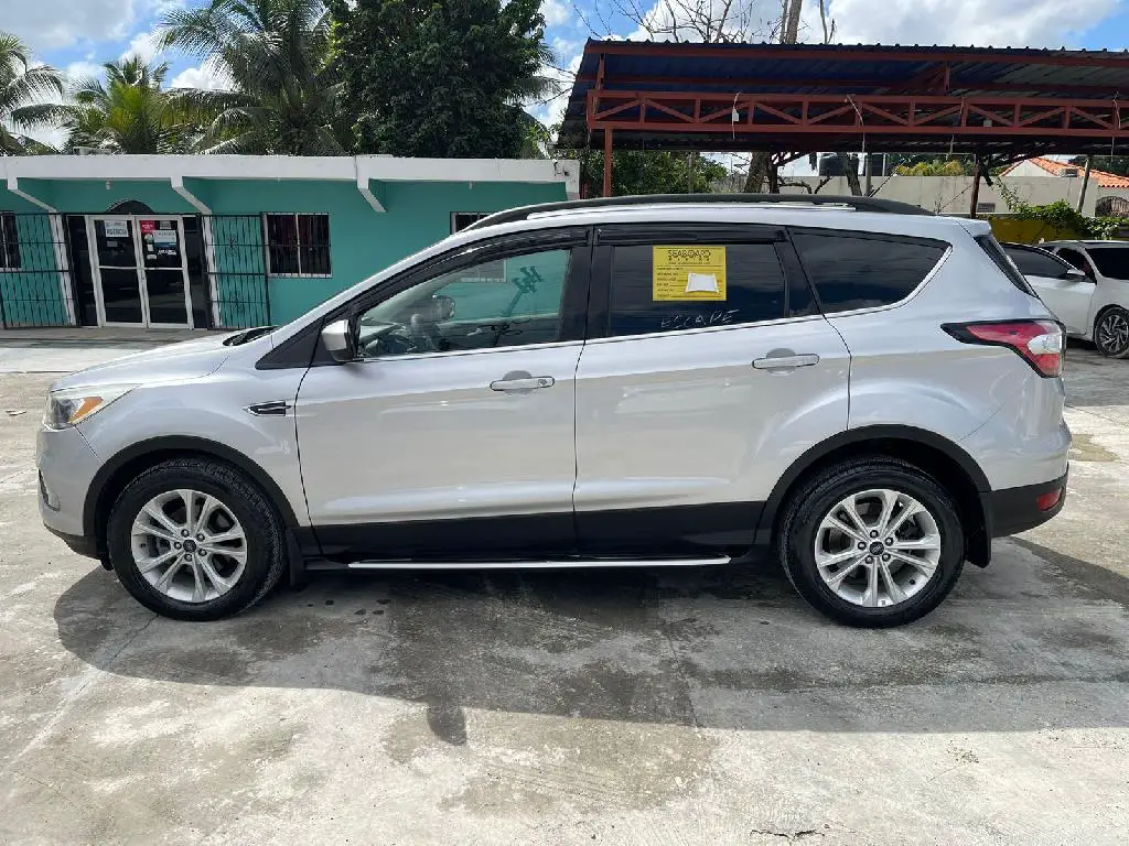 FORD ESCAPE 2018 Foto 7194762-B1.jpg