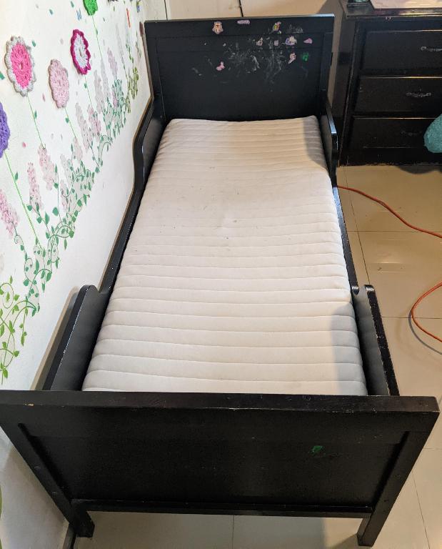 Vendo cama para niño de Ikea con colchón incluido  Foto 7199248-2.jpg