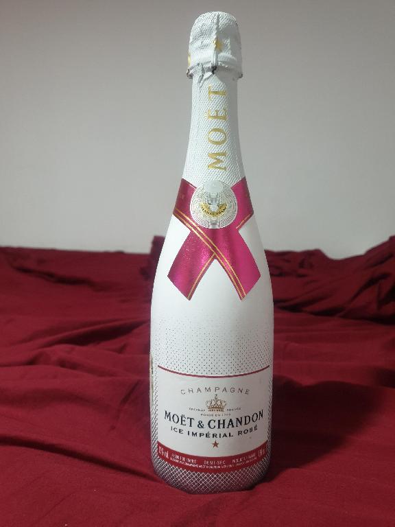 MOET CHANDON CHAMPAGNE Foto 7201297-1.jpg