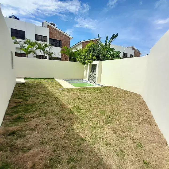 Casa en venta con piscina privada 4 habitaciones y 4.5 baño Foto 7201853-y1.jpg