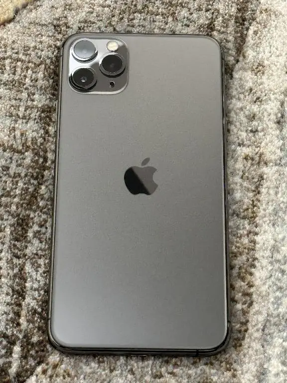 iPhone 11 Pro Max 64 GB Foto 7202226-J2.jpg