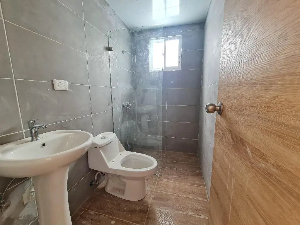 OPORTUNIDAD Apartamento con terraza en la Av. Jacobo Majluta Foto 7202502-e1.jpg