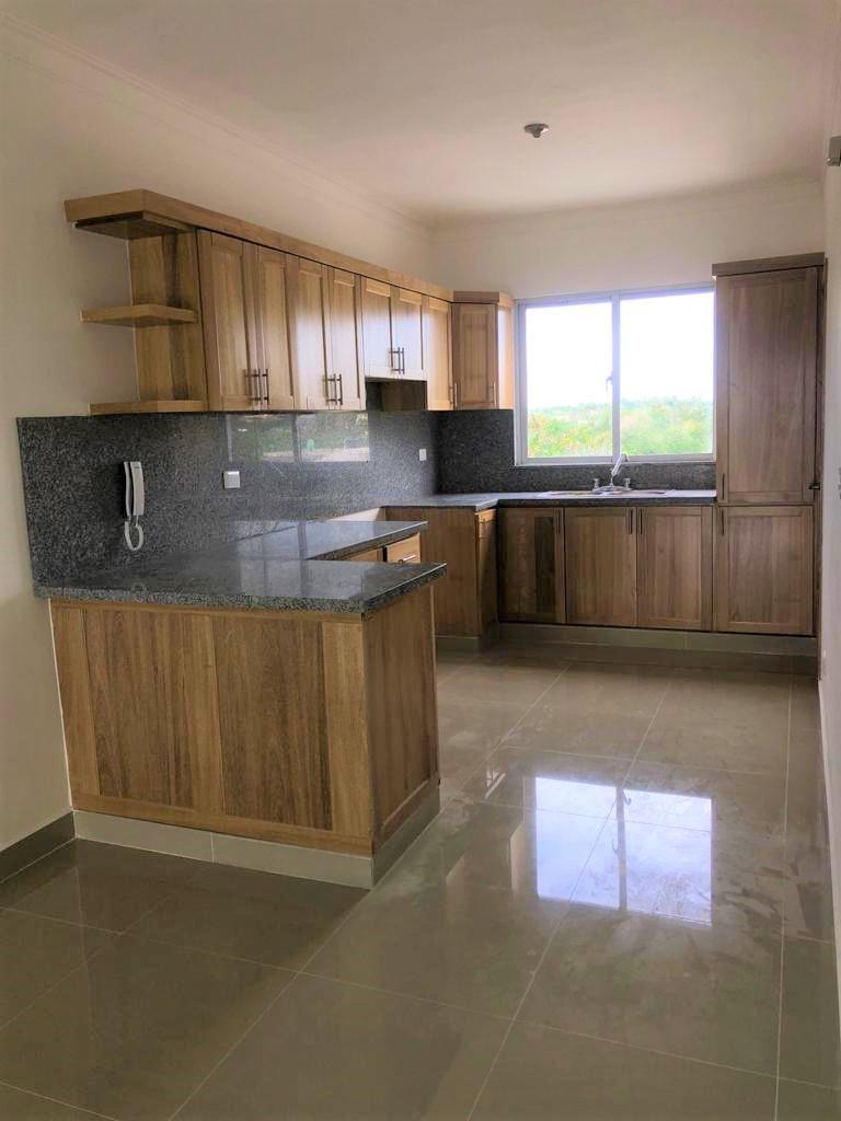 Apartamento de 2do nivel 136Mts con 2 Parqueos proximo al metro Foto 7202508-p1.jpg