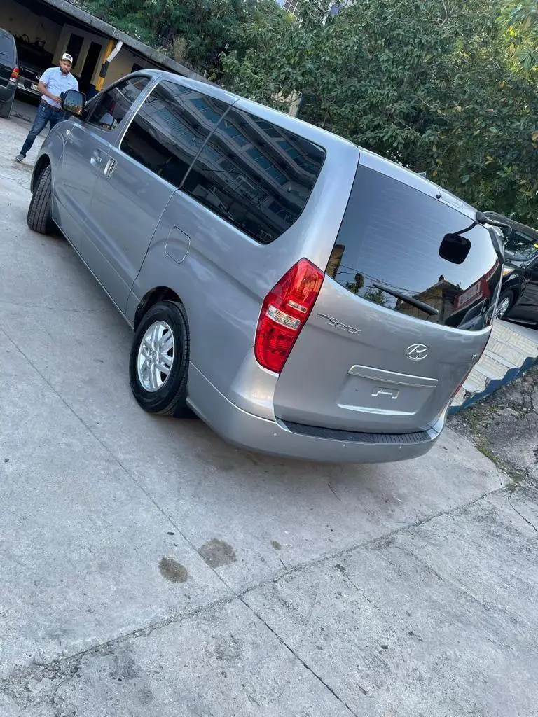 HYUNDAI STAREX VCX 2018  en Santo Domingo DN Foto 7203716-10.jpg