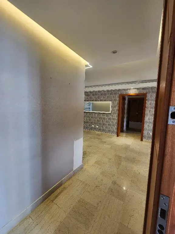 Se renta apartamento REMODELADO en Naco Edificio Arizona I Detrás de s Foto 7206384-4.jpg