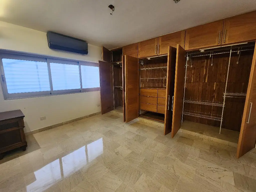 Se renta apartamento REMODELADO en Naco Edificio Arizona I Detrás de s Foto 7206384-5.jpg
