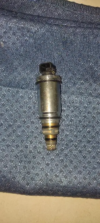 Sensor compresor aire Kia k5 2011 Foto 7206399-3.jpg