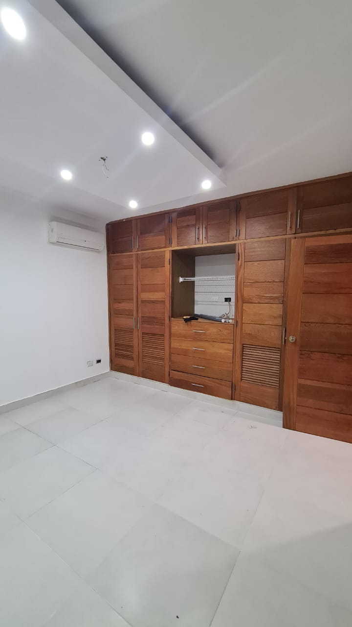 Alquilo Amplio Apartamento en Evaristo Morales  Foto 7207505-t12.jpg