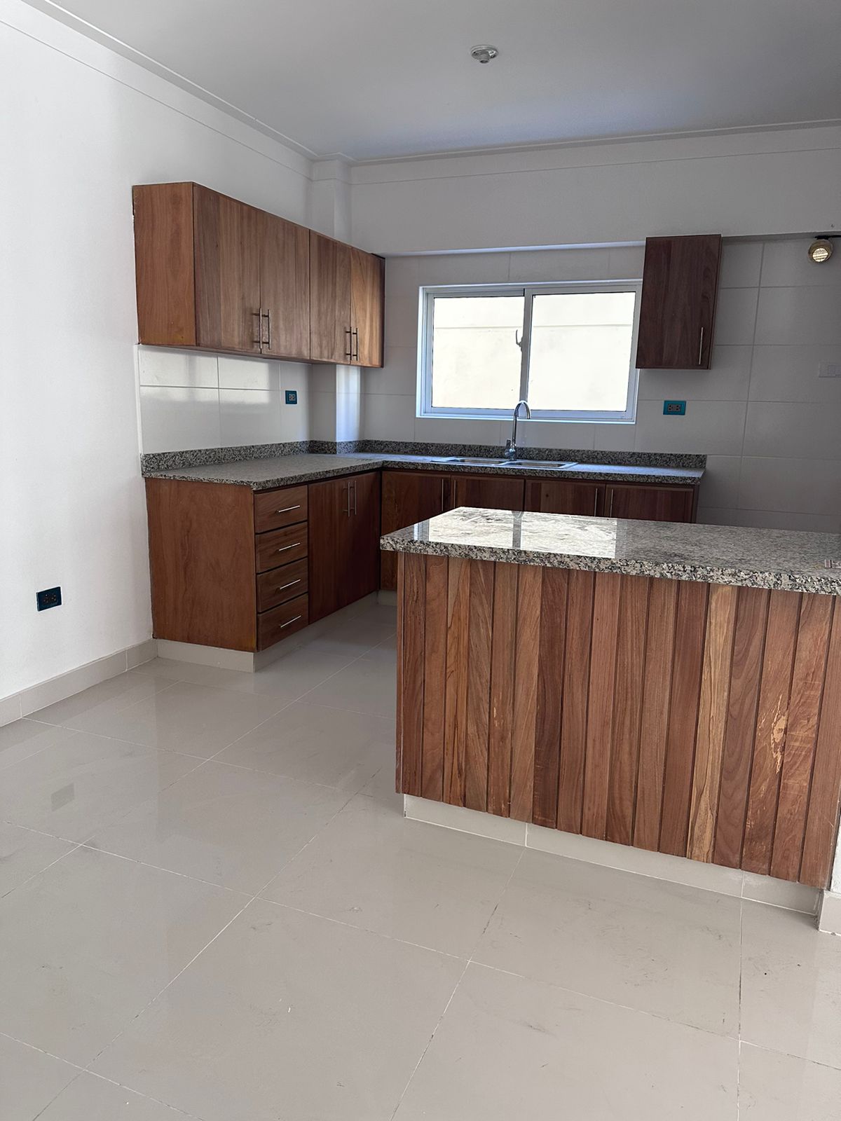 Apartamento en ventaNuevo para estrenar Ubicado en el Sector El Renaci Foto 7210188-2.jpg