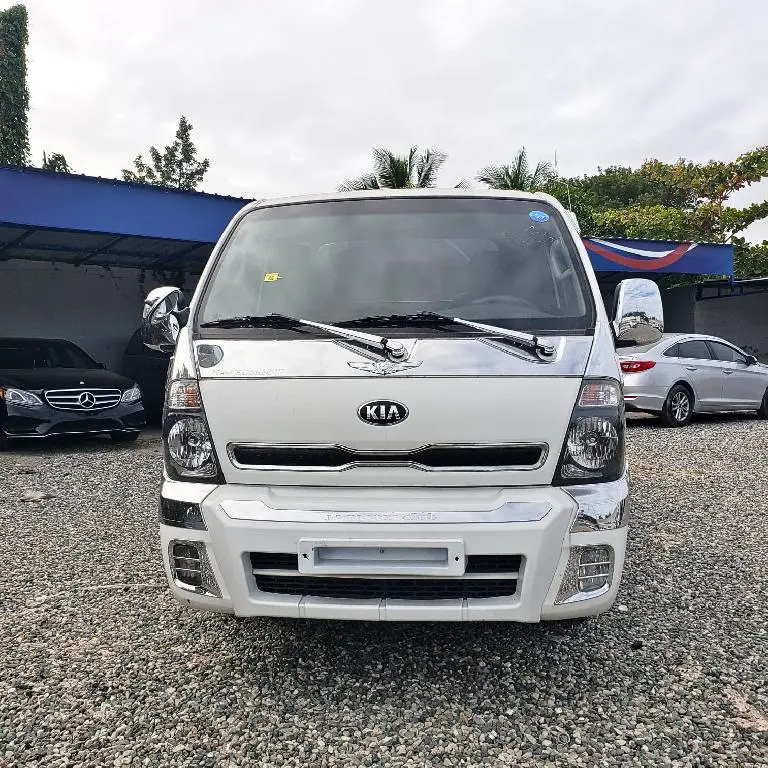 KIA BONGO III 2018  Foto 7211745-3.jpg