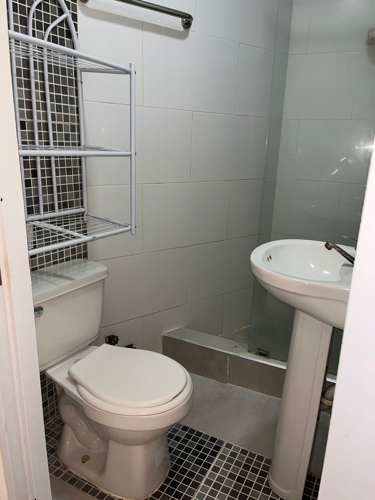 1453 4D ALQUILO APARTA ESTUDIO AMUEBLADO - ZONA UNIVERSITARIA Foto 7212423-B6.jpg