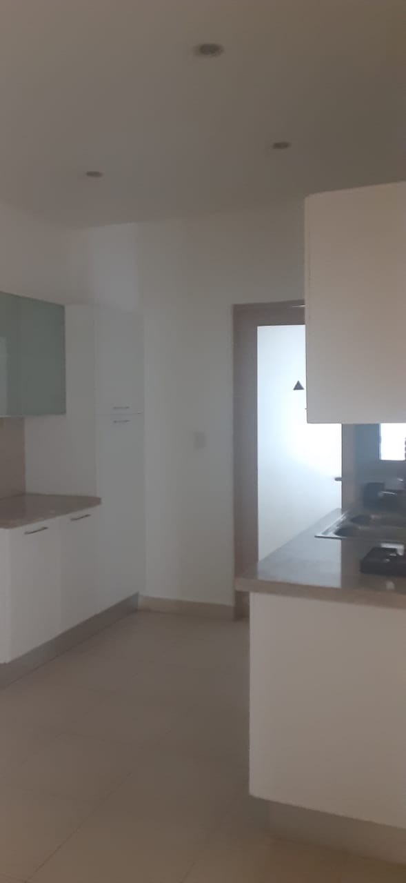 Apartamento en Alquiler en Piantini de Tres Habitaciones  Foto 7212544-2.jpg