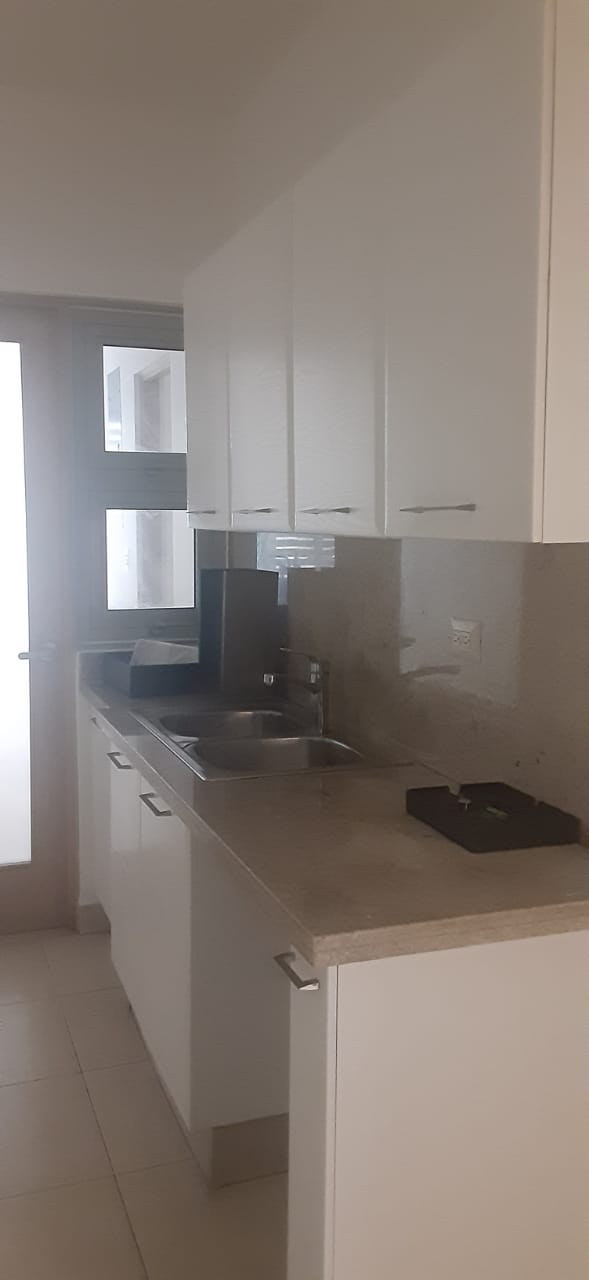 Apartamento en Alquiler en Piantini de Tres Habitaciones  Foto 7212544-3.jpg