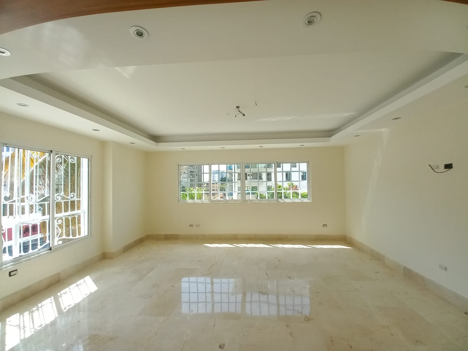 Amplio apartamento en alquiler en Evaristo Morales  Foto 7213641-2.jpg