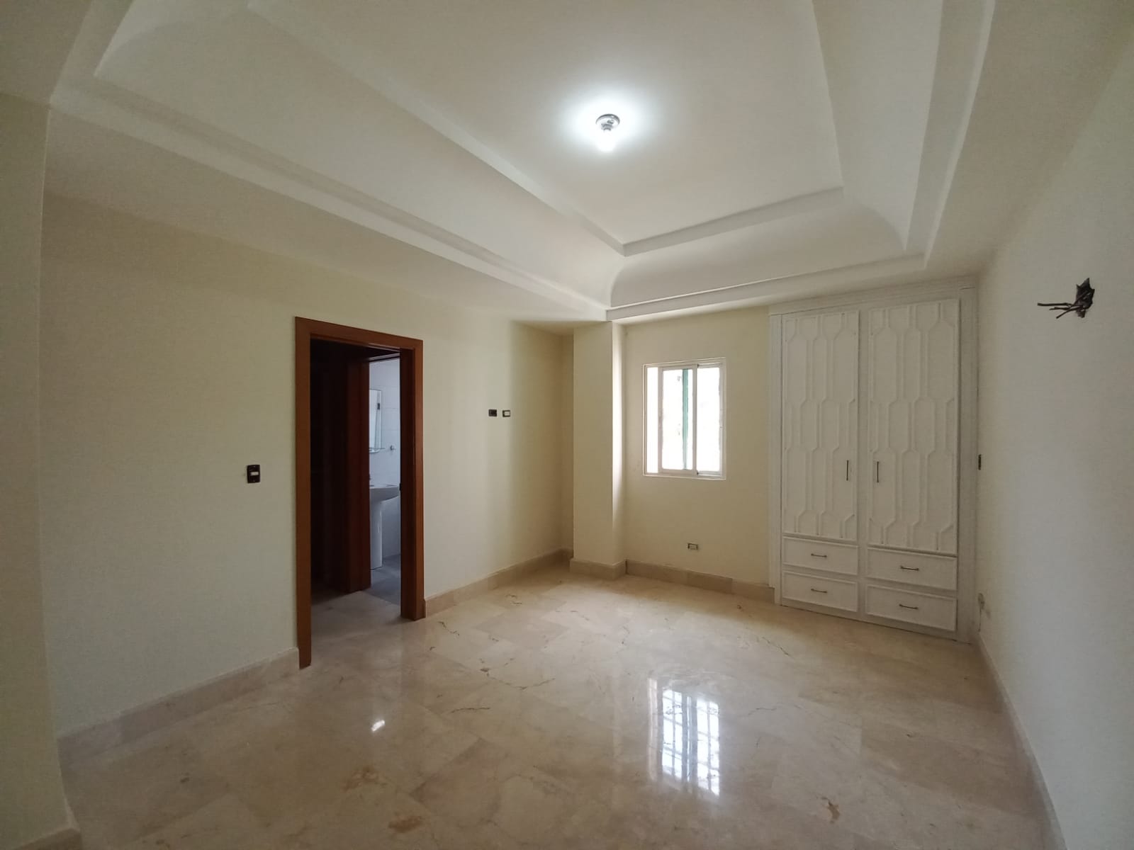 Amplio apartamento en alquiler en Evaristo Morales  Foto 7213641-6.jpg
