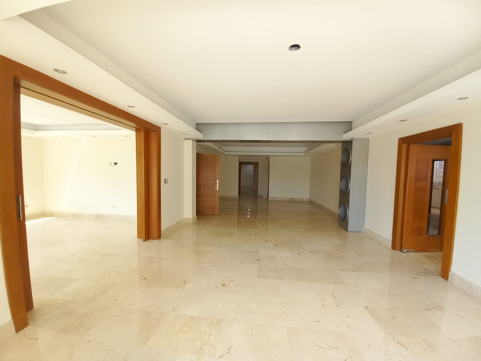Amplio apartamento en alquiler en Evaristo Morales  Foto 7213641-9.jpg