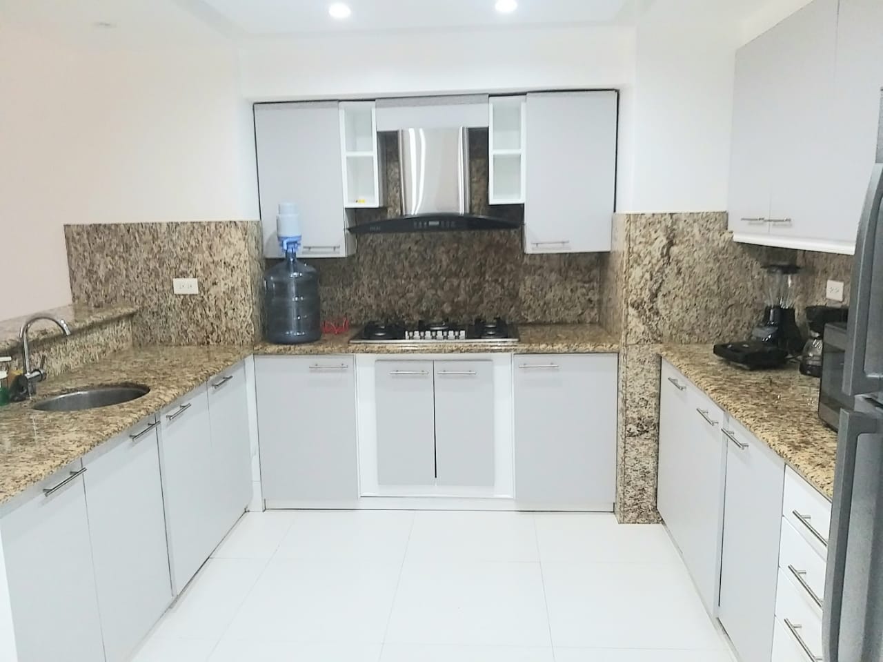 Alquilo en Naco preciso apto amueblado full  Foto 7213987-1.jpg