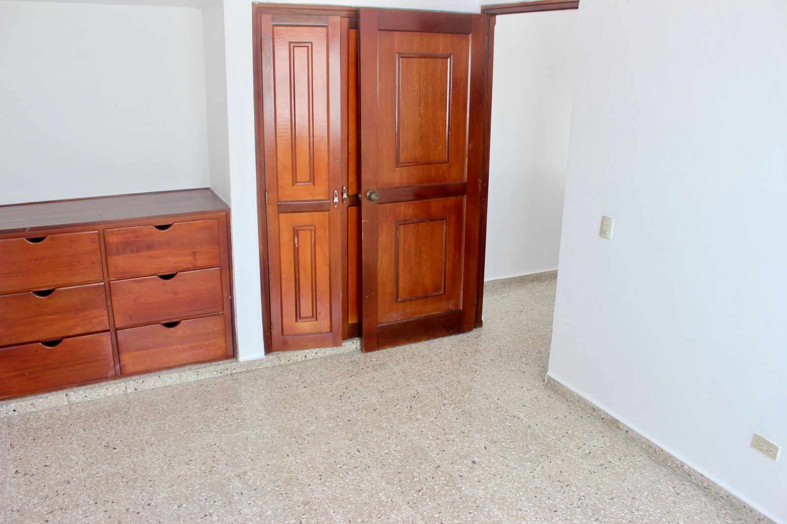 Villa Juana Sambil alquiler apartamento sin amueblar de 1 habitacion Foto 7217008-1.jpg