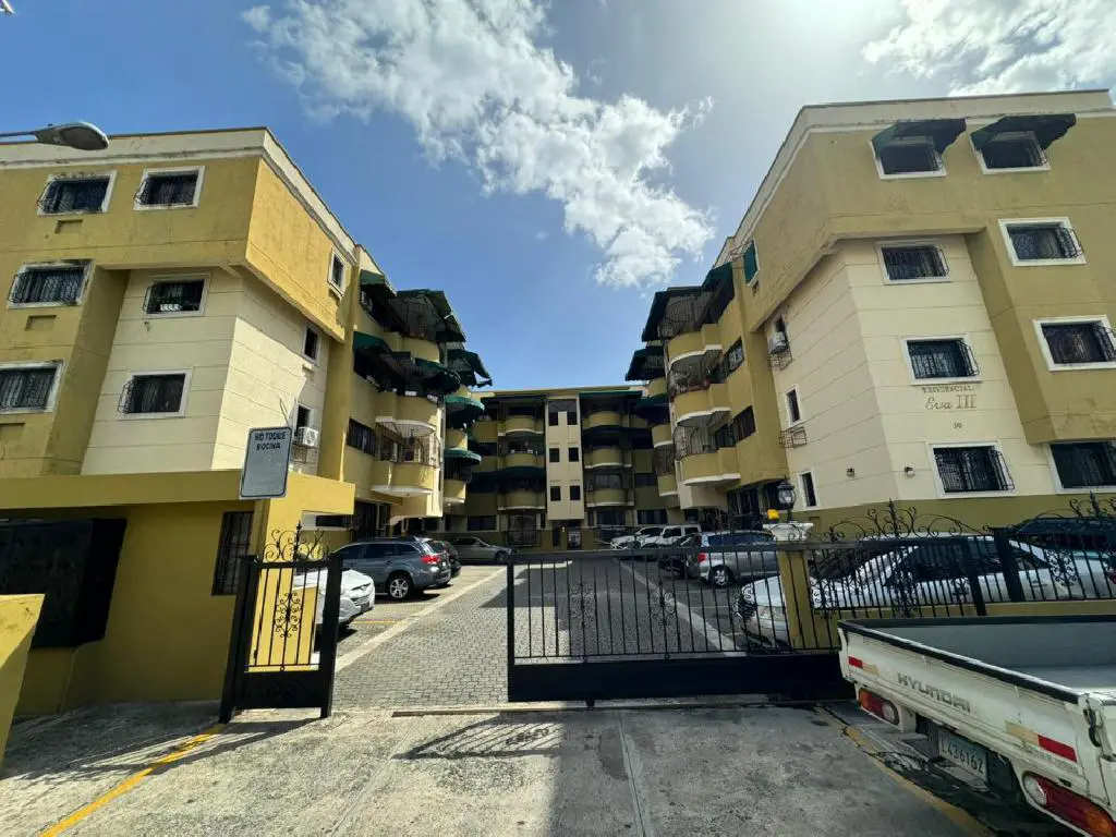 APARTAMENTO EN VENTA EN QUISQUEYA 3 HA 2 BAÑOS 2 PARQUEOS 133 MTS RD89 Foto 7217009-1.jpg