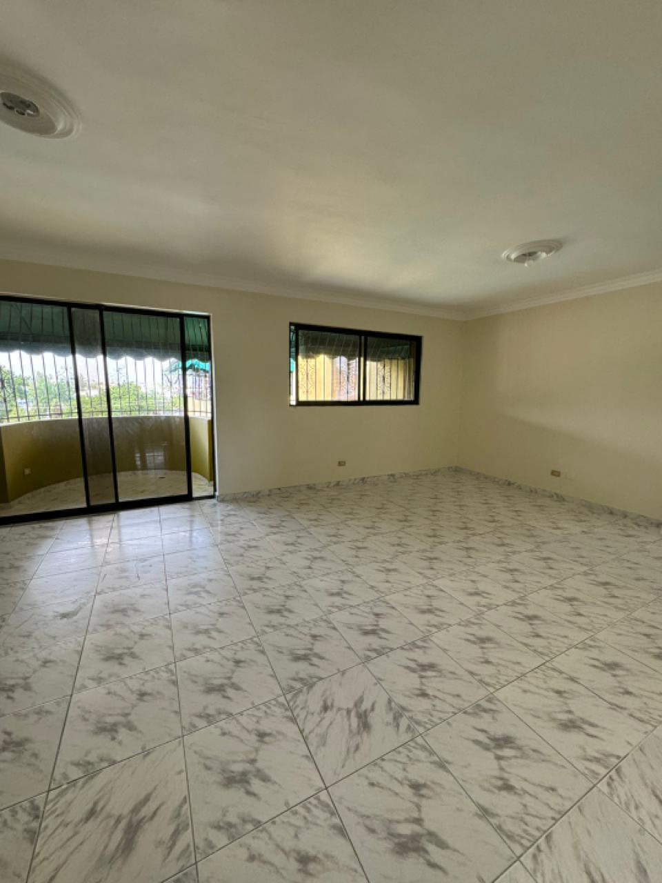 APARTAMENTO EN VENTA EN QUISQUEYA 3 HA 2 BAÑOS 2 PARQUEOS 133 MTS RD89 Foto 7217009-3.jpg