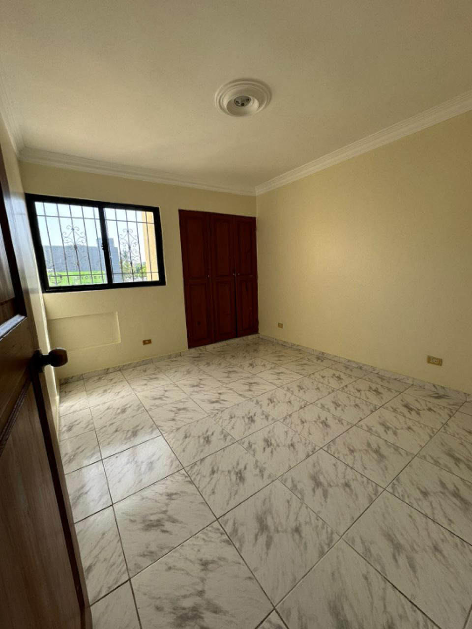 APARTAMENTO EN VENTA EN QUISQUEYA 3 HA 2 BAÑOS 2 PARQUEOS 133 MTS RD89 Foto 7217009-5.jpg