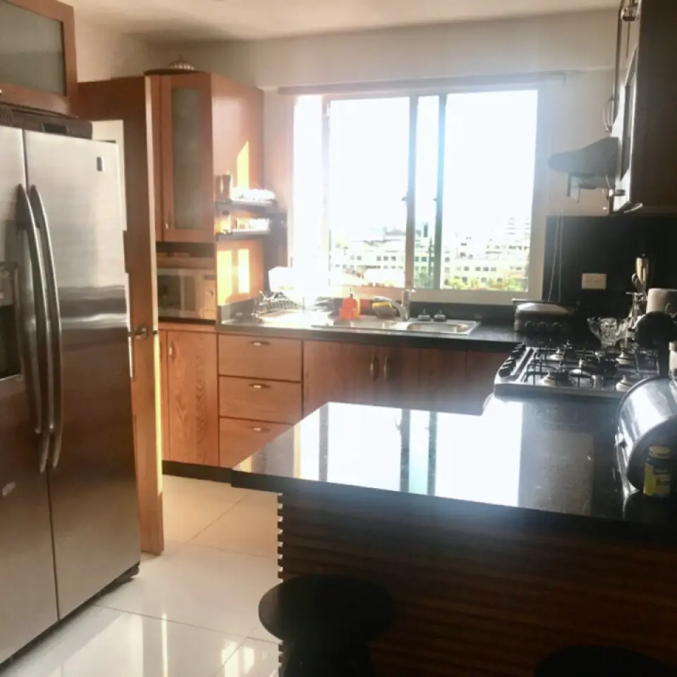 APARTAMENTO EN NACO DE 151 MTS 3 HAB 3 BAÑOS 3 PARQUEOS 9no PISO 151 M Foto 7217019-4.jpg