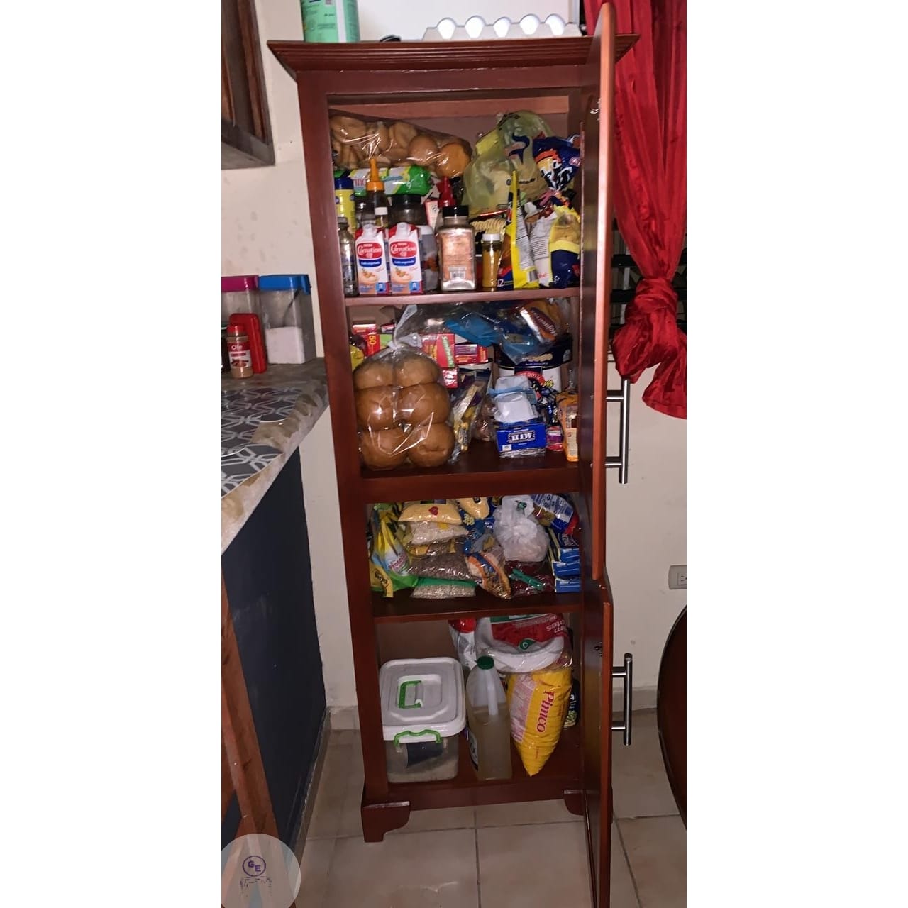 Gabinete para cocina en madera  util para organizar alimentos  Foto 7217897-1.jpg