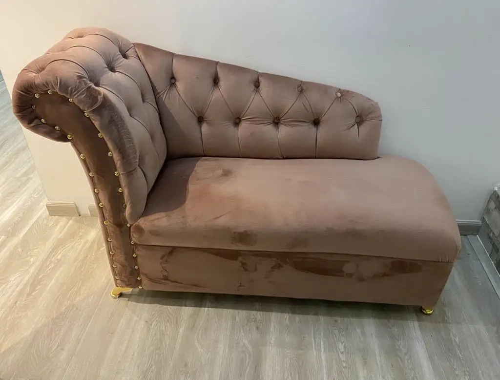 Mueble de terciopelo tipo Cleopatra color Rosa Viejo con patas doradas Foto 7218249-2.jpg